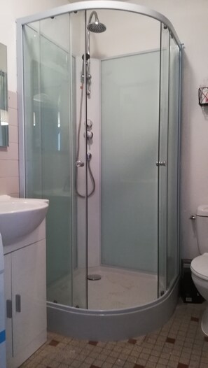 Hair dryer, towels