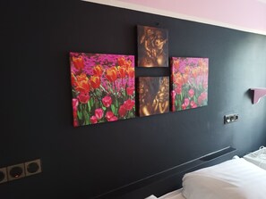 واي فاي مجانًا وملاءات أسرّة