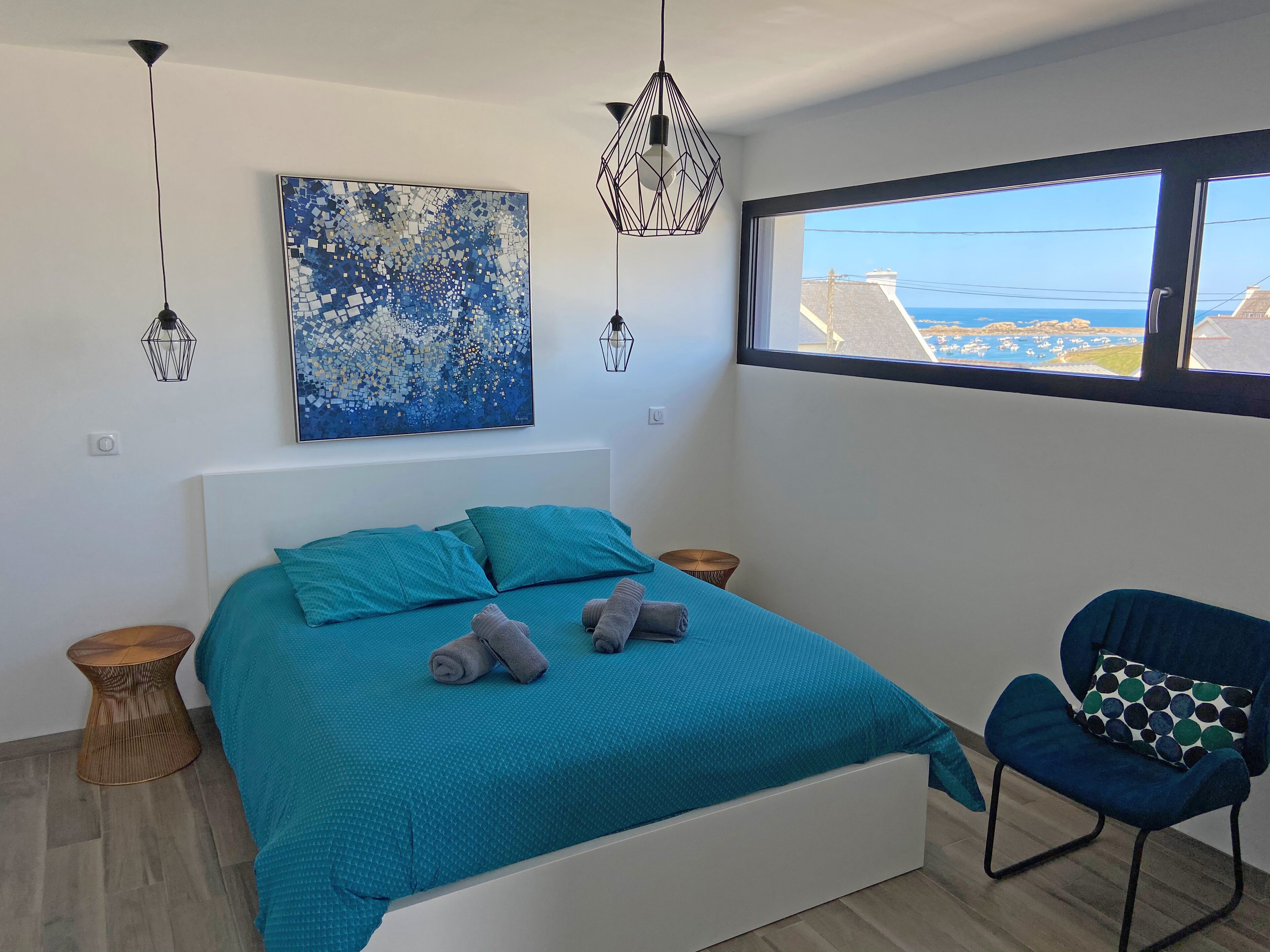 4 bedrooms, desk, iron/ironing board, travel cot