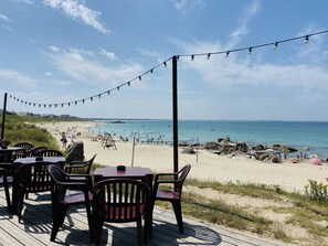 On the beach, sun-loungers - Villa Pool and Beach Bretagne, heated indoor pool 4x8m 50m from the beach (PLOUESCAT)