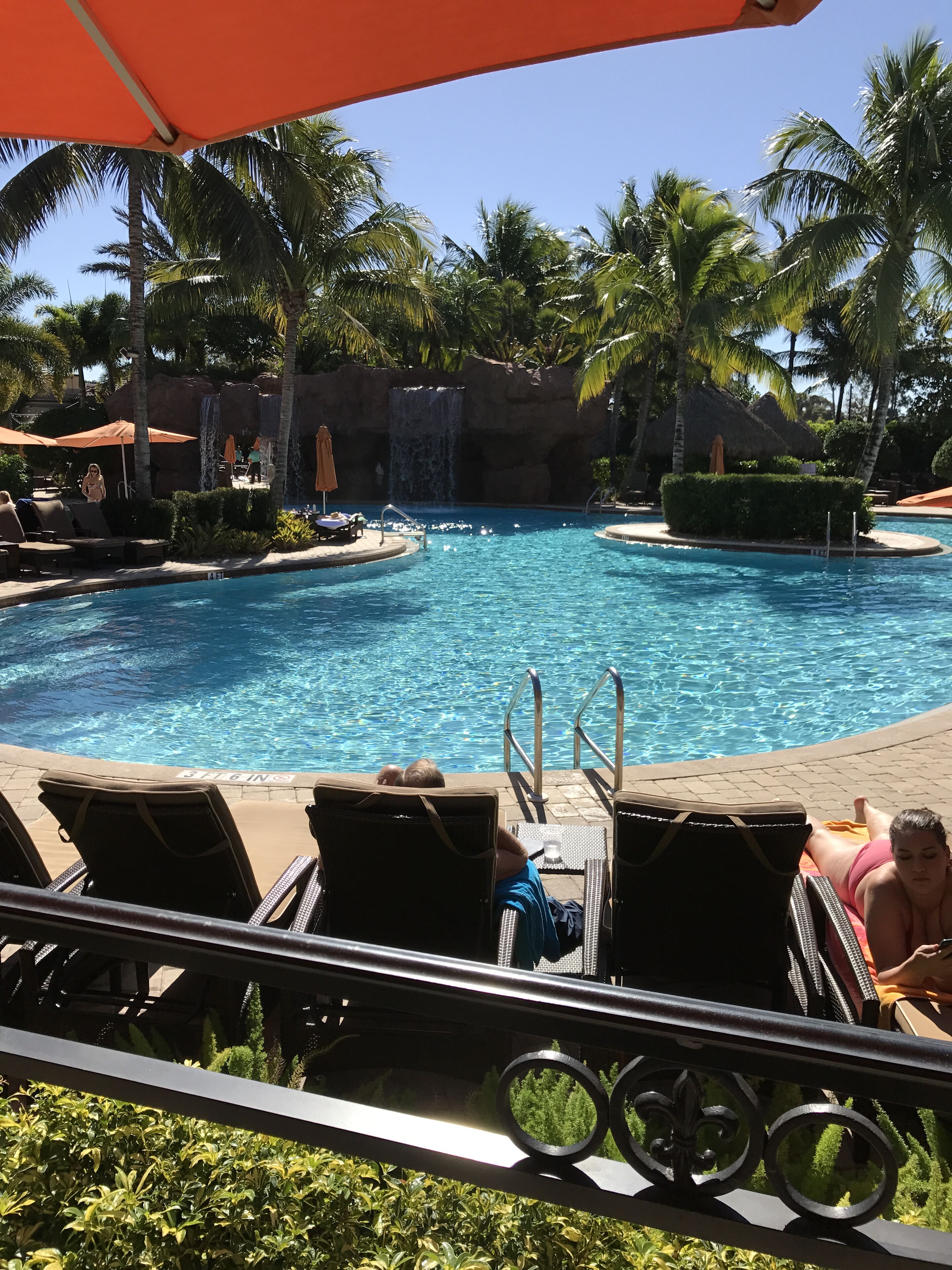 BEAUTIFUL COURTYARD HOME IN GATED COMMUNITY NAPLES FL , 