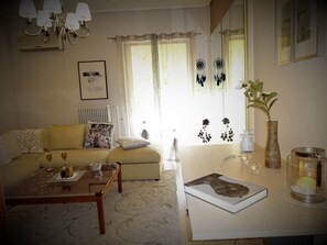 Apartment | Living area | LED TV, DVD player, MP3 dock