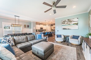 TV, foosball, table tennis - 11 Pet Friendly | Heated Pool | Elevator | Walk to Beach | Kids (Hilton Head Island)