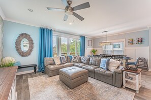 Een televisie, tafelvoetbal en een tafeltennistafel