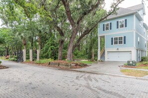 Exterior - 11 Pet Friendly | Heated Pool | Elevator | Walk to Beach | Kids (Hilton Head Island)