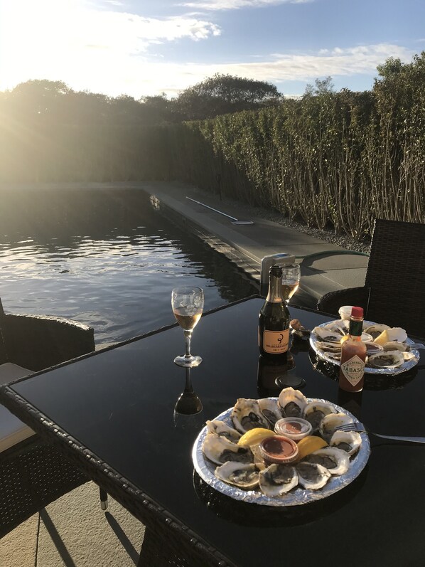 Outdoor dining - L0W TIDE, with Private Pool, Low Tide (Nantucket)