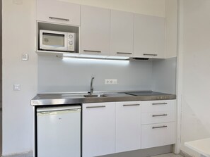 Fridge, microwave, coffee/tea maker, toaster