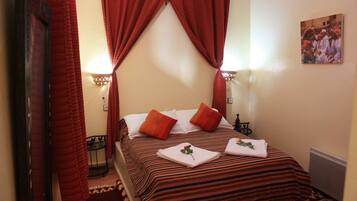 Iron/ironing board, free WiFi, bed sheets