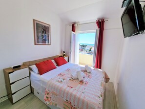 1 Schlafzimmer, Schreibtisch, schallisolierte Zimmer