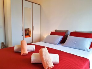 1 chambre, bureau, chambres insonorisées, fer et planche à repasser