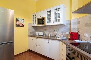 Fridge, microwave, oven, coffee/tea maker - Balcony Spacious 2BR Historic Centre Arucas (Arucas)