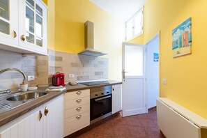 Fridge, microwave, oven, coffee/tea maker