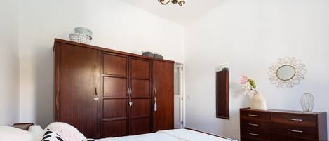 2 habitaciones, tabla de planchar con plancha y wifi gratis