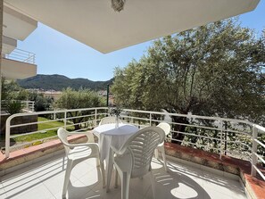 Outdoor dining - Agi Rescator 220 Apartamento for rent in Roses Girona. (Rosas / Roses)