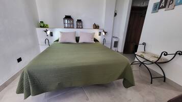 1 slaapkamer, een strijkplank/strijkijzer, wifi, beddengoed