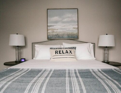 Monogram Inn- Sandbar (Room #13)