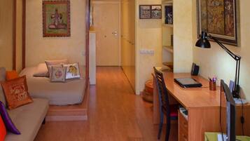 1 slaapkamer, een bureau, een strijkplank/strijkijzer, gratis wifi