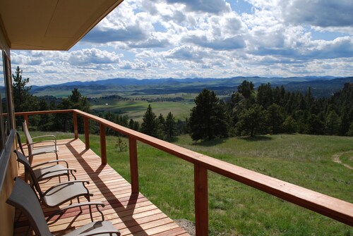 Wonderful mountain cabin minutes from some of finest fly fishing on the Missouri