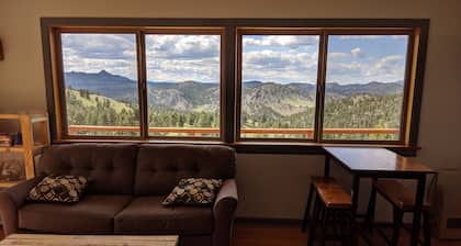 Wonderful mountain cabin minutes from some of finest fly fishing on the Missouri