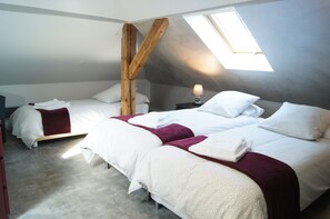 2 slaapkamers, een strijkplank/strijkijzer, reisbedje, gratis wifi