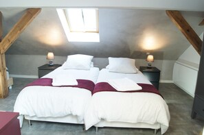 2 bedrooms, iron/ironing board, travel cot, free WiFi