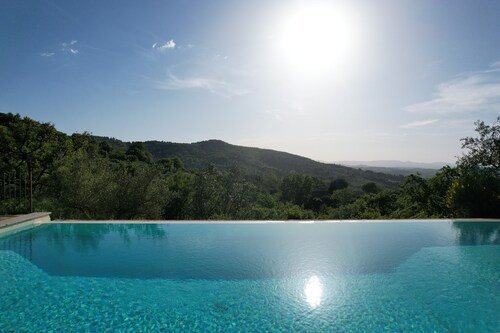 Charming Sagrantino with salty infinity pool a Fontanaro Property