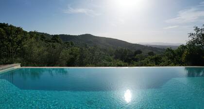 Charming Sagrantino with salty infinity pool a Fontanaro Property