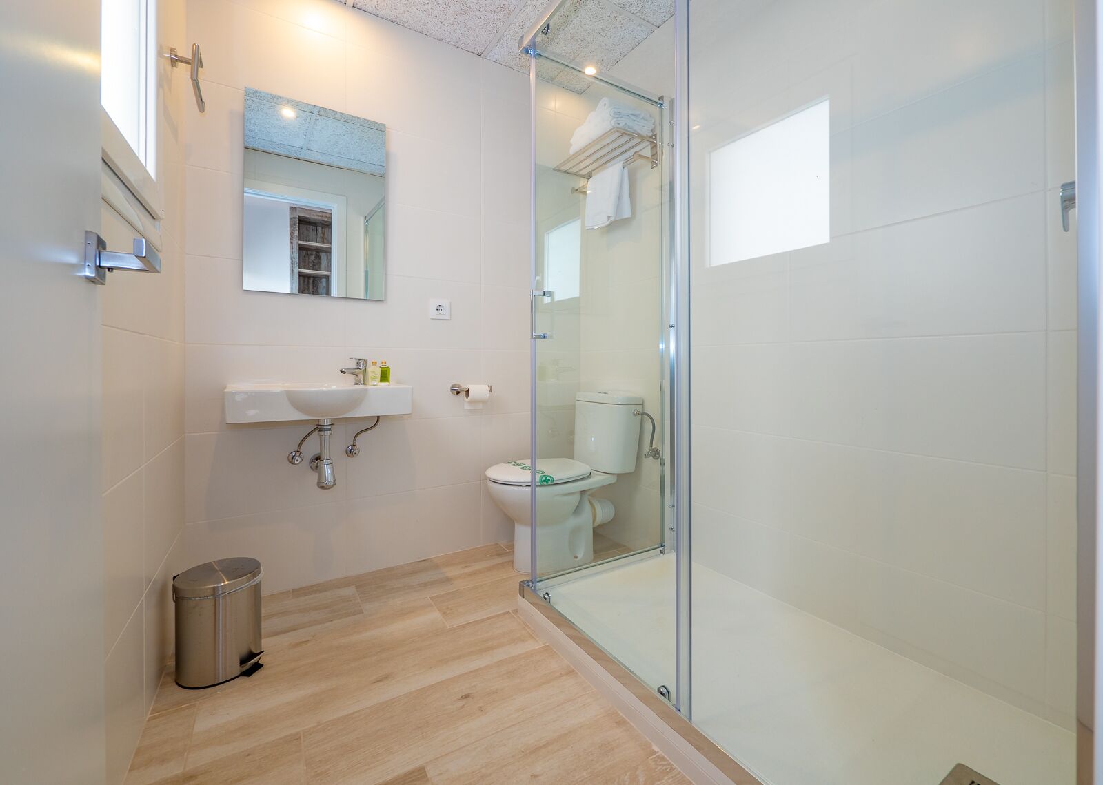 Douche, serviettes fournies