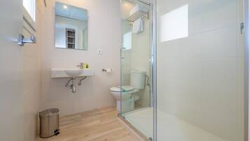 Douche, serviettes fournies