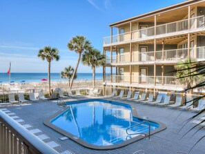 Een verwarmd zwembad