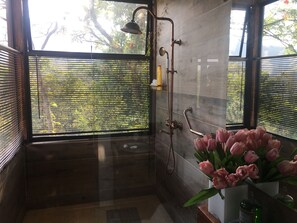 Hair dryer, towels, soap, shampoo - El Rocio Mountain Spa (Cali)