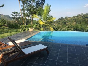 室外泳池