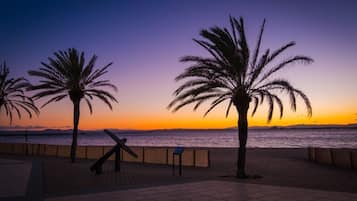 Una spiaggia nelle vicinanze
