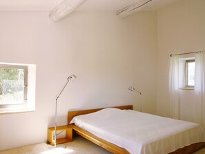 4 dormitorios, tabla de planchar con plancha, wifi y ropa de cama