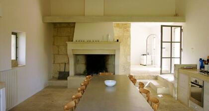 Renovated contemporary farmhouse, private swimming pool, luxurious, 8 people