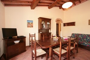 Dining - Child friendly resort with pool and games, B4 (montaione)