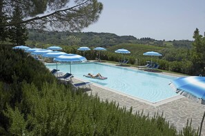 Outdoor pool - Child friendly resort with pool and games, B4 (montaione)