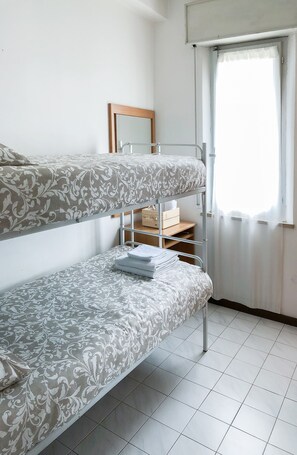 Chambre Quadruple Standard | 1 chambre, bureau, Wi-Fi gratuit, draps fournis