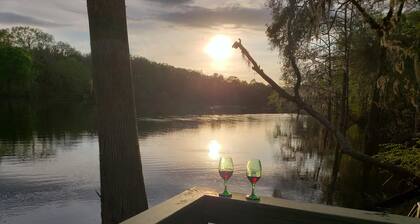 MARGARITAVILLE BY THE SUWANNEE RIVER & ROYAL SPRINGS PET FRIENDLY