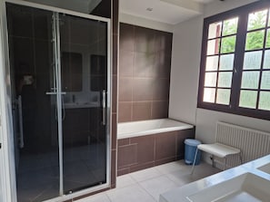 Bathtub