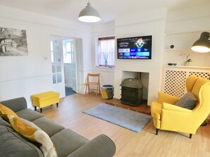 Smart TV, fireplace - Luxury 3-bed Edwardian Town House in the Cotswolds - VERIFIED KEY WORKERS ONLY (Stroud)