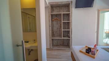 Shower, towels