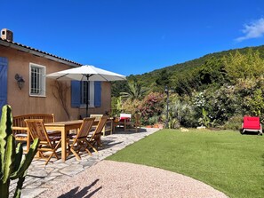 تناول الطعام بالخارج