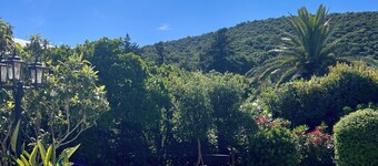 Cote d'Azur, La Croix Valmer Golf de St Tropez, Villa with pool & sea view