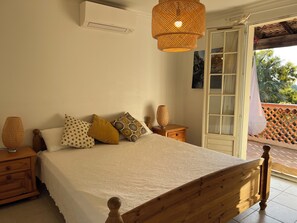 4 bedrooms, iron/ironing board, free WiFi, bed sheets