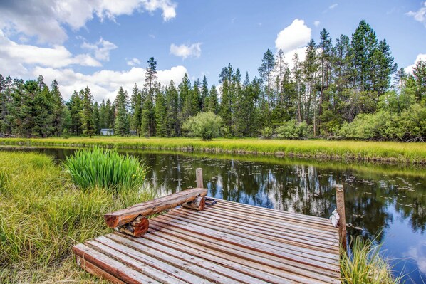 Property grounds - Pet-Friendly Riverfront Home w/ Deck (Bend)