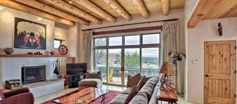 Adobe-Style Home w/ Views < 5 Mi to Santa Fe Plaza