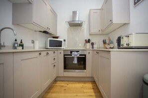 Frigorífic, microones, forn i placa de cuina 