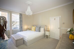 2 bedrooms, iron/ironing board, WiFi (free), bed sheets - Quiet, City Garden Apt. Pets Allowed (PL) (Bath)