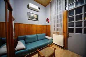 Living room - Pele's Apartment (Tbilisi)